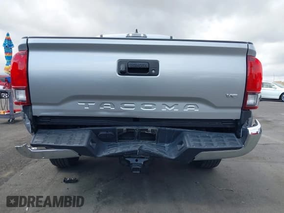 ✅ 2023 Toyota Tacoma SR5 • VIN: 3TMBZ5DN0PM040216 • Lot: 41913169. Wystawiony na IAAI z przebiegiem 28 942 mil. Bezpłatny archiwum sprzedaży aukcyjnych z USA i szczegółowy raport historii pojazdu na DreamBid. Zdjęcie 6.