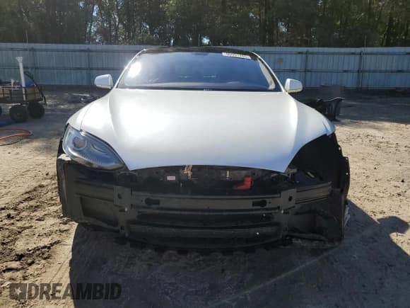 ✅ 2014 Tesla Model S 60 • VIN: 5YJSA1H14EFP44914 • Lot: 90991785. Wystawiony na Copart z przebiegiem 71 479 mil. Bezpłatny archiwum sprzedaży aukcyjnych z USA i szczegółowy raport historii pojazdu na DreamBid. Zdjęcie 5.