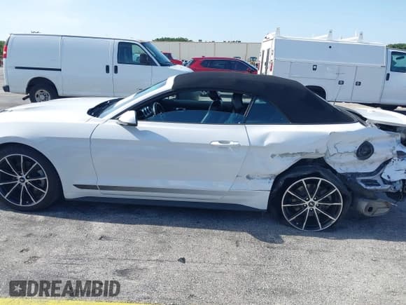 ✅ 2021 Ford Mustang EcoBoost • VIN: 1FATP8UH4M5114475 • Lot: 43072657. Wystawiony na IAAI z przebiegiem 91 377 mil. Bezpłatny archiwum sprzedaży aukcyjnych z USA i szczegółowy raport historii pojazdu na DreamBid. Zdjęcie 14.