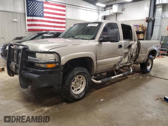 ✅ 2001 Chevrolet Silverado 2500HD • VIN: 1GCHK23121F128459 • Lot: 60525805. Wystawiony na Copart z przebiegiem Nie podano. Bezpłatny archiwum sprzedaży aukcyjnych z USA i szczegółowy raport historii pojazdu na DreamBid. Zdjęcie 1.