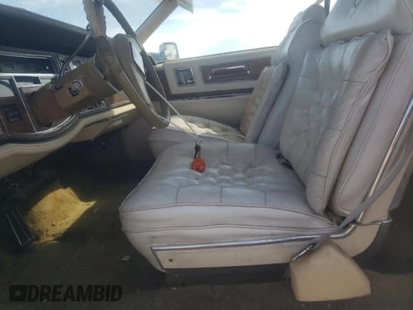 ✅ 1982 Cadillac Eldorado • VIN: 1G6AL578XCE608090 • Лот: 73839654. Опубликован ранее на Copart с пробегом 22 185 миль. Бесплатный доступ к архиву аукционных продаж из США и подробный отчёт об истории автомобиля на DreamBid. Изображение 7.