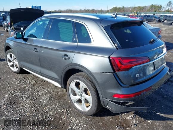✅ 2022 Audi Q5 S line Premium Plus • VIN: WA1EAAFY7N2113875 • Lot: 43827928. Wystawiony na IAAI z przebiegiem 45 581 mil. Bezpłatny archiwum sprzedaży aukcyjnych z USA i szczegółowy raport historii pojazdu na DreamBid. Zdjęcie 3.