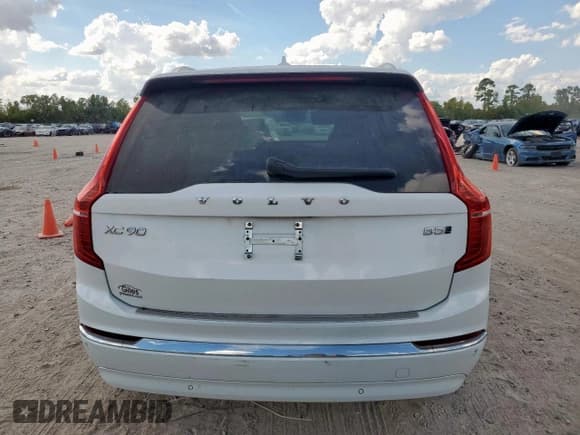 ✅ 2023 Volvo XC90 Plus • VIN: YV4L12PN7P1985471 • Lot: 84774675. Wystawiony na Copart z przebiegiem 52 374 mil. Bezpłatny archiwum sprzedaży aukcyjnych z USA i szczegółowy raport historii pojazdu na DreamBid. Zdjęcie 6.
