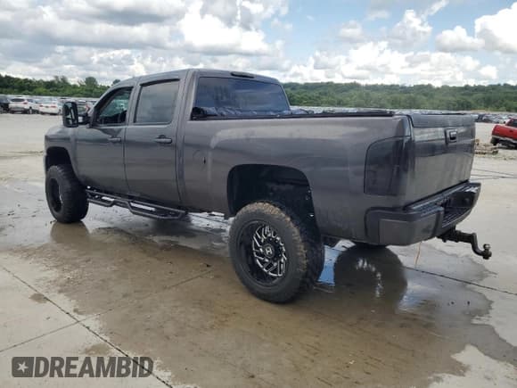 ✅ 2007 Chevrolet Silverado 2500HD 1LT • VIN: 1GCHK23657F557051 • Лот: 63984665. Опубликован ранее на Copart с пробегом Не указан. Бесплатный доступ к архиву аукционных продаж из США и подробный отчёт об истории автомобиля на DreamBid. Изображение 2.