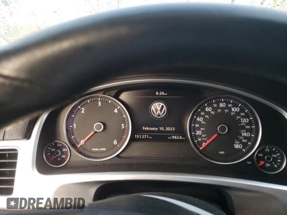 ✅ 2015 Volkswagen Touareg Executive • VIN: WVGEP9BP7FD007427 • Лот: 40663883. Опубликован ранее на Copart с пробегом 151 271 миль. Бесплатный доступ к архиву аукционных продаж из США и подробный отчёт об истории автомобиля на DreamBid. Изображение 9.