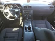 ✅ 2010 Dodge Challenger SE • VIN: 2B3CJ4DV0AH240705 • Lot: 40007034. Wystawiony na Copart z przebiegiem 132 475 mil. Bezpłatny archiwum sprzedaży aukcyjnych z USA i szczegółowy raport historii pojazdu na DreamBid. Zdjęcie 8.