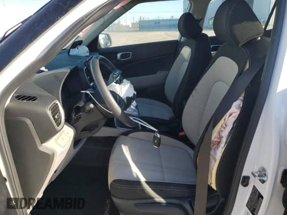 2024 Hyundai Venue SEL с VIN KMHRC8A35RU329087, выставлен на аукционе Copart как лот 72544074 с пробегом 5 023 миль миль и Списание • Salvage title. История ставок и продаж доступна на DreamBid. Изображение 7.