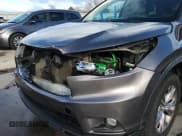 ✅ 2015 Toyota Highlander XLE • VIN: 5TDJKRFH4FS089500 • Lot: 92736185. Wystawiony na Copart z przebiegiem 200 098 mil. Bezpłatny archiwum sprzedaży aukcyjnych z USA i szczegółowy raport historii pojazdu na DreamBid. Zdjęcie 15.