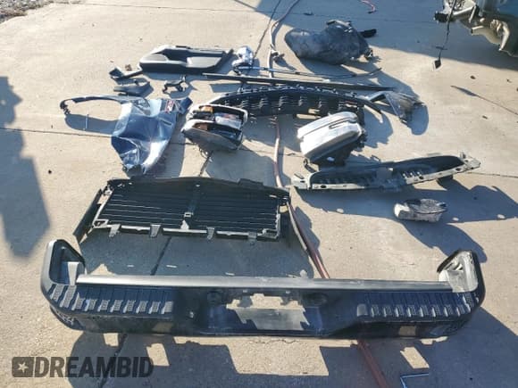 ✅ 2022 Chevrolet Silverado 1500 Custom Trail Boss • VIN: 3GCPYCEL9NG206142 • Lot: 79852624. Wystawiony na Copart z przebiegiem 35 778 mil. Bezpłatny archiwum sprzedaży aukcyjnych z USA i szczegółowy raport historii pojazdu na DreamBid. Zdjęcie 12.