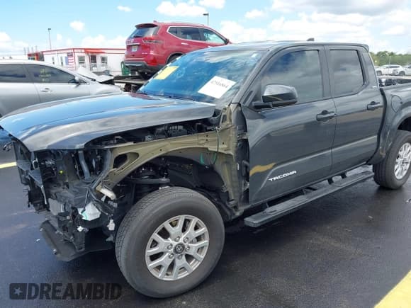 ✅ 2024 Toyota Tacoma SR5 • VIN: 3TMKB5FN2RM016102 • Lot: 42516864. Listed on IAAI with 17,440 mi. Free auction sales archive from the USA and detailed vehicle history report at DreamBid. Image 18.