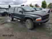 2003 Dodge Dakota Sport z VIN 1D7HG32N43S102313, wystawiony jako Copart lot #70307144 z przebiegiem 139 079 mil mil oraz Szkoda całkowita • Salvage title. Historia ofert i sprzedaży dostępna na DreamBid. Obrazek 4.