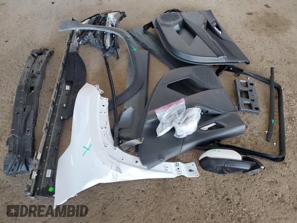 ✅ 2025 Chevrolet Equinox AWD LT • VIN: 3GNAXPEG6SL279224 • Lot: 81560585. Wystawiony na Copart z przebiegiem 19 847 mil. Bezpłatny archiwum sprzedaży aukcyjnych z USA i szczegółowy raport historii pojazdu na DreamBid. Zdjęcie 13.