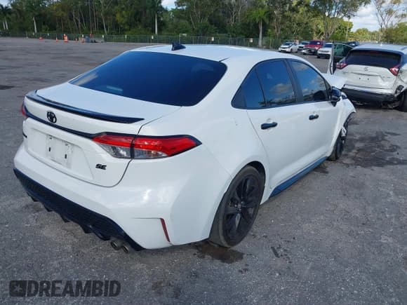 ✅ 2021 Toyota Corolla SE • VIN: 5YFS4MCE2MP075337 • Lot: 40846464. Wystawiony na IAAI z przebiegiem 49 404 mil. Bezpłatny archiwum sprzedaży aukcyjnych z USA i szczegółowy raport historii pojazdu na DreamBid. Zdjęcie 4.