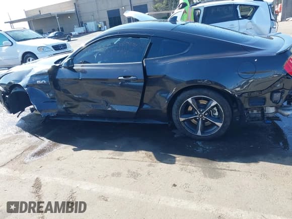 ✅ 2022 Ford Mustang GT • VIN: 1FA6P8CF6N5135181 • Lot: 42171291. Listed on IAAI with 22,371 mi. Free auction sales archive from the USA and detailed vehicle history report at DreamBid. Image 19.