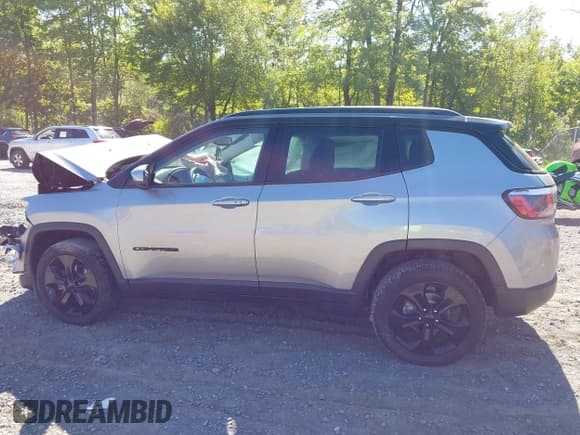 ✅ 2019 Jeep Compass Latitude • VIN: 3C4NJDBB5KT697213 • Lot: 43133163. Listed on IAAI with 55,308 mi. Free auction sales archive from the USA and detailed vehicle history report at DreamBid. Image 14.
