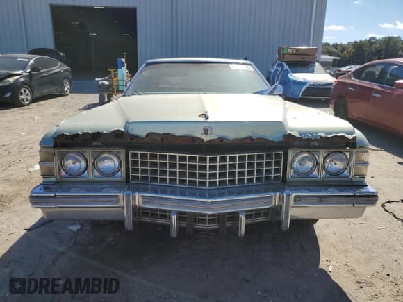 ✅ 1974 Cadillac DeVille • VIN: 6D49R4Q224803 • Lot: 90355995. Wystawiony na Copart z przebiegiem 95 660 mil. Bezpłatny archiwum sprzedaży aukcyjnych z USA i szczegółowy raport historii pojazdu na DreamBid. Zdjęcie 5.