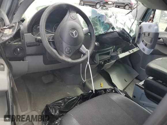 ✅ 2016 Mercedes-Benz Sprinter • VIN: WDZFE7CD8GP333888 • Lot: 70022845. Wystawiony na Copart z przebiegiem Nie podano. Bezpłatny archiwum sprzedaży aukcyjnych z USA i szczegółowy raport historii pojazdu na DreamBid. Zdjęcie 8.