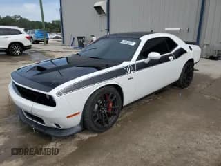 ✅ 2018 Dodge Challenger R/T Scat Pack • VIN: 2C3CDZFJXJH220057 • Lot: 49020323. Wystawiony na Copart z przebiegiem 48 442 mil. Bezpłatny archiwum sprzedaży aukcyjnych z USA i szczegółowy raport historii pojazdu na DreamBid. Zdjęcie 1.