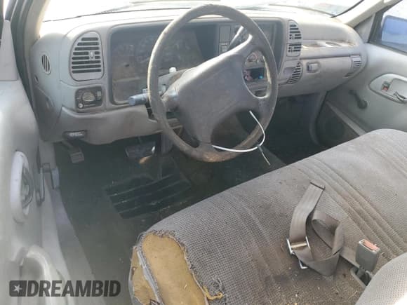 ✅ 1996 GMC Sierra 1500 • VIN: 1GTEC14W3TZ525751 • Лот: 85170165. Опубликован ранее на Copart с пробегом Не указан. Бесплатный доступ к архиву аукционных продаж из США и подробный отчёт об истории автомобиля на DreamBid. Изображение 8.