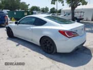 ✅ 2013 Hyundai Genesis Coupe Premium • VIN: KMHHT6KD2DU109390 • Lot: 42243520. Wystawiony na IAAI z przebiegiem 290 277 mil. Bezpłatny archiwum sprzedaży aukcyjnych z USA i szczegółowy raport historii pojazdu na DreamBid. Zdjęcie 3.