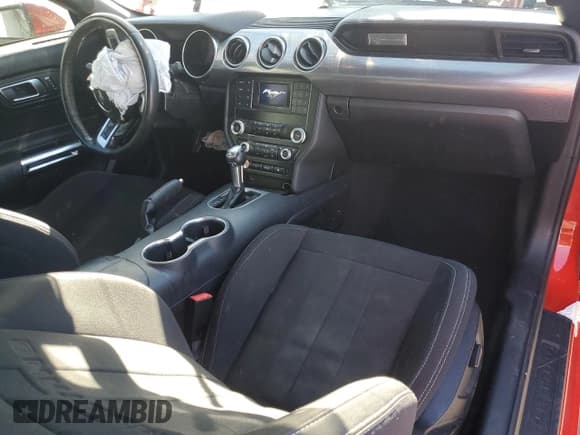 ✅ 2021 Ford Mustang GT Premium • VIN: 1FA6P8CF8M5115559 • Lot: 86797525. Wystawiony na Copart z przebiegiem 139 638 mil. Bezpłatny archiwum sprzedaży aukcyjnych z USA i szczegółowy raport historii pojazdu na DreamBid. Zdjęcie 8.