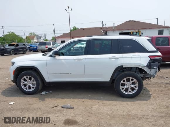 ✅ 2022 Jeep Grand Cherokee Limited • VIN: 1C4RJHBG1N8595107 • Lot: 42416656. Listed on IAAI with 33,574 mi. Free auction sales archive from the USA and detailed vehicle history report at DreamBid. Image 14.
