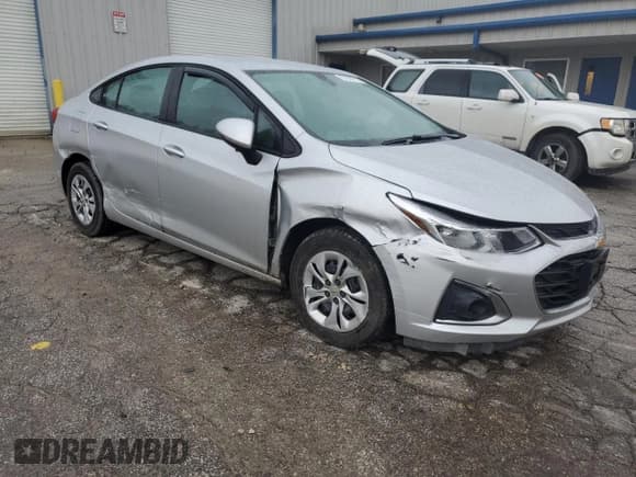 ✅ 2019 Chevrolet Cruze LS • VIN: 1G1BC5SM3K7147011 • Лот: 67678112. Опубликован ранее на Copart с пробегом 88 472 миль. Бесплатный доступ к архиву аукционных продаж из США и подробный отчёт об истории автомобиля на DreamBid. Изображение 4.