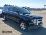 ✅ 2020 Chevrolet Suburban LT • VIN: 1GNSCHKC5LR102083 • Lot: 40551013. Wystawiony na IAAI z przebiegiem 105 555 mil. Bezpłatny archiwum sprzedaży aukcyjnych z USA i szczegółowy raport historii pojazdu na DreamBid. Zdjęcie 1.