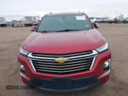 ✅ 2023 Chevrolet Traverse High Country • VIN: 1GNEVNKW7PJ221810 • Lot: 41215676. Wystawiony na IAAI z przebiegiem 26 020 mil. Bezpłatny archiwum sprzedaży aukcyjnych z USA i szczegółowy raport historii pojazdu na DreamBid. Zdjęcie 12.
