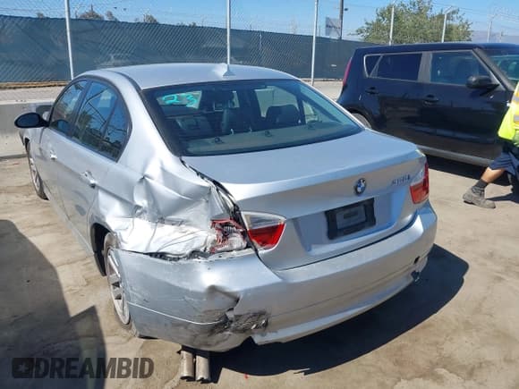 ✅ 2007 BMW 3 Series 328i • VIN: WBAVC53537FZ80538 • Lot: 42675956. Listed on IAAI with 235,056 mi. Free auction sales archive from the USA and detailed vehicle history report at DreamBid. Image 3.