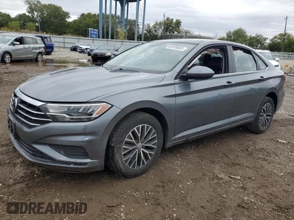 ✅ 2020 Volkswagen Jetta S • VIN: 3VWCB7BU3LM026235 • Lot: 85105835. Wystawiony na Copart z przebiegiem 82 311 mil. Bezpłatny archiwum sprzedaży aukcyjnych z USA i szczegółowy raport historii pojazdu na DreamBid. Zdjęcie 1.