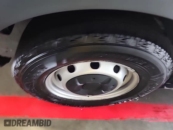 ✅ 2018 Ford Transit • VIN: 1FTYE1YM1JKB52179 • Lot: 42146754. Wystawiony na IAAI z przebiegiem 251 933 mil. Bezpłatny archiwum sprzedaży aukcyjnych z USA i szczegółowy raport historii pojazdu na DreamBid. Zdjęcie 1.