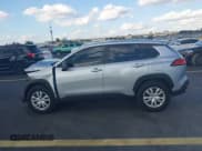 ✅ 2025 Toyota Corolla Cross L • VIN: 7MUAAAAG9SV145854 • Lot: 43713390. Wystawiony na IAAI z przebiegiem 3 767 mil. Bezpłatny archiwum sprzedaży aukcyjnych z USA i szczegółowy raport historii pojazdu na DreamBid. Zdjęcie 15.