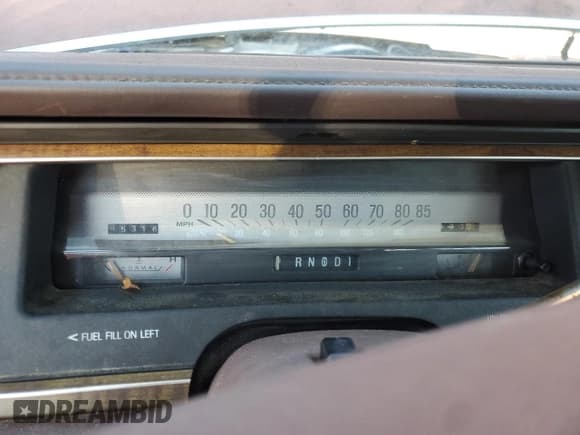 ✅ 1990 Mercury Grand Marquis • VIN: 2MECM79F8LX618527 • Lot: 46685505. Wystawiony na Copart z przebiegiem 65 316 mil. Bezpłatny archiwum sprzedaży aukcyjnych z USA i szczegółowy raport historii pojazdu na DreamBid. Zdjęcie 9.