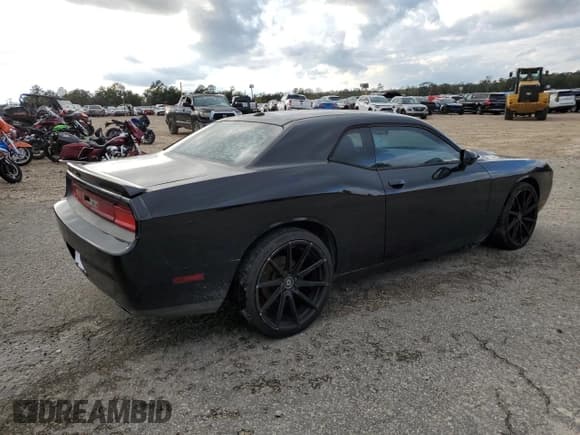 ✅ 2013 Dodge Challenger SXT Plus • VIN: 2C3CDYAG3DH511591 • Lot: 81991224. Wystawiony na Copart z przebiegiem 97 610 mil. Bezpłatny archiwum sprzedaży aukcyjnych z USA i szczegółowy raport historii pojazdu na DreamBid. Zdjęcie 3.