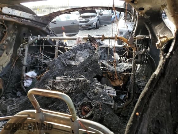 ✅ 2016 Hyundai Veloster • VIN: KMHTC6ADXGU292635 • Lot: 88290265. Wystawiony na Copart z przebiegiem Nie podano. Bezpłatny archiwum sprzedaży aukcyjnych z USA i szczegółowy raport historii pojazdu na DreamBid. Zdjęcie 10.