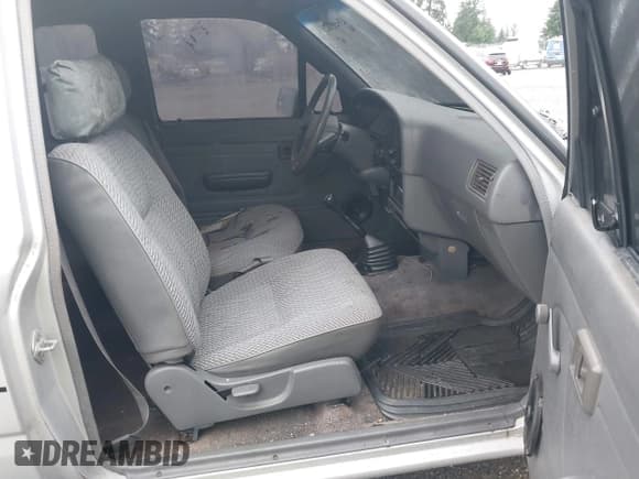 ✅ 1992 Toyota Pickup • VIN: JT4VN93D5N5033001 • Lot: 43922902. Listed on IAAI with 179,974 mi. Free auction sales archive from the USA and detailed vehicle history report at DreamBid. Image 5.