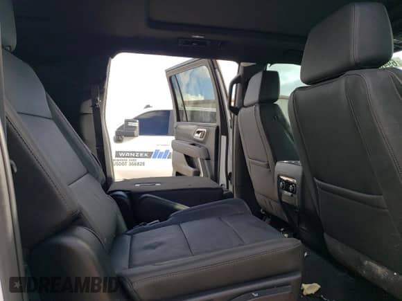 2024 Chevrolet Suburban LT z VIN 1GNSCCKD7RR191966, wystawiony jako Copart lot #69466314 z przebiegiem 7 066 mil mil oraz Szkoda całkowita • Salvage title. Historia ofert i sprzedaży dostępna na DreamBid. Obrazek 11.