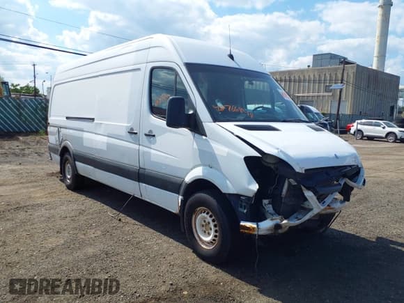 ✅ 2011 Mercedes-Benz Sprinter Cargo • VIN: WD3PE8CB2B5587023 • Lot: 42766848. Wystawiony na IAAI z przebiegiem Nie podano. Bezpłatny archiwum sprzedaży aukcyjnych z USA i szczegółowy raport historii pojazdu na DreamBid. Zdjęcie 1.