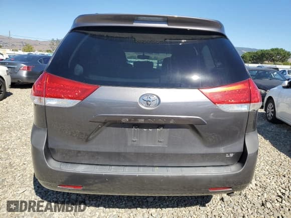 ✅ 2011 Toyota Sienna LE AAS • VIN: 5TDKK3DC1BS173695 • Lot: 82241805. Listed on Copart with 129,894 mi. Free auction sales archive from the USA and detailed vehicle history report at DreamBid. Image 6.