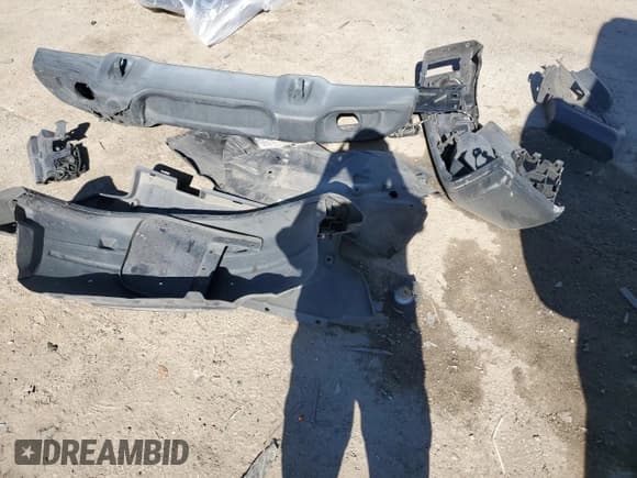 ✅ 2020 Jeep Wrangler Unlimited Freedom • VIN: 1C4HJXDG0LW264272 • Lot: 90493635. Listed on Copart with 86,207 mi. Free auction sales archive from the USA and detailed vehicle history report at DreamBid. Image 13.