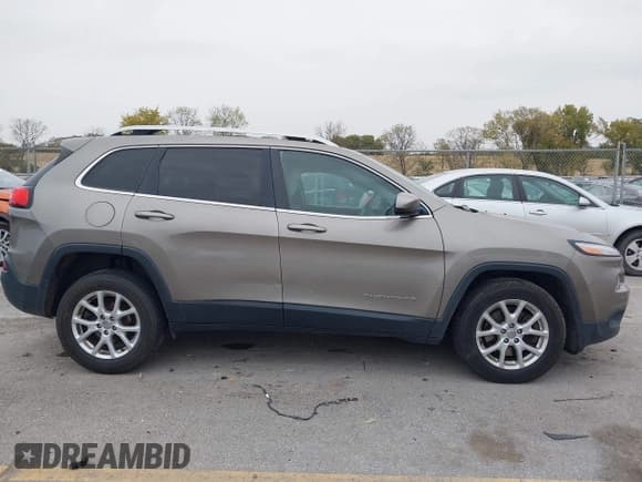 ✅ 2017 Jeep Cherokee Latitude • VIN: 1C4PJMCB9HW527673 • Лот: 43434349. Опубликован ранее на IAAI с пробегом 136 737 миль. Бесплатный доступ к архиву аукционных продаж из США и подробный отчёт об истории автомобиля на DreamBid. Изображение 13.
