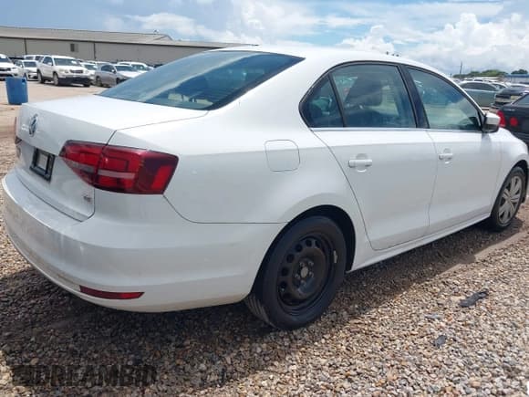 ✅ 2017 Volkswagen Jetta S • VIN: 3VW167AJ9HM358903 • Lot: 42966674. Wystawiony na IAAI z przebiegiem 71 192 mil. Bezpłatny archiwum sprzedaży aukcyjnych z USA i szczegółowy raport historii pojazdu na DreamBid. Zdjęcie 4.