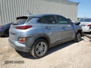 ✅ 2021 Hyundai Kona SE • VIN: KM8K12AAXMU714365 • Лот: 50586834. Опубликован ранее на Copart с пробегом 55 681 миль. Бесплатный доступ к архиву аукционных продаж из США и подробный отчёт об истории автомобиля на DreamBid. Изображение 3.