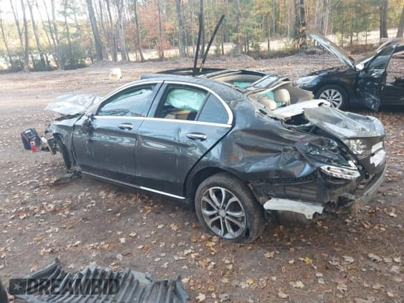 ✅ 2016 Mercedes-Benz C 300 • VIN: 55SWF4KB4GU123499 • Lot: 43624913. Wystawiony na IAAI z przebiegiem Nie podano. Bezpłatny archiwum sprzedaży aukcyjnych z USA i szczegółowy raport historii pojazdu na DreamBid. Zdjęcie 3.