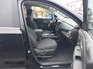 ✅ 2019 Chevrolet Traverse LS • VIN: 1GNERFKW2KJ300210 • Lot: 43309517. Wystawiony na IAAI z przebiegiem 59 179 mil. Bezpłatny archiwum sprzedaży aukcyjnych z USA i szczegółowy raport historii pojazdu na DreamBid. Zdjęcie 5.