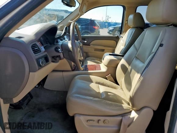 ✅ 2010 Chevrolet Tahoe LTZ • VIN: 1GNUCCE01AR185652 • Lot: 83857405. Listed on Copart with 132,420 mi. Free auction sales archive from the USA and detailed vehicle history report at DreamBid. Image 7.