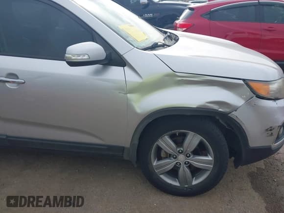 ✅ 2013 Kia Sorento EX • VIN: 5XYKU4A24DG412507 • Lot: 42645525. Listed on IAAI with 121,041 mi. Free auction sales archive from the USA and detailed vehicle history report at DreamBid. Image 6.