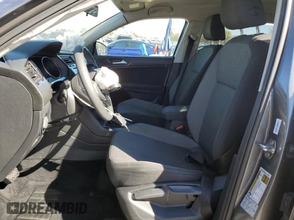 ✅ 2020 Volkswagen Tiguan S • VIN: 3VV1B7AX4LM004607 • Lot: 47250325. Listed on Copart with 68,845 mi. Free auction sales archive from the USA and detailed vehicle history report at DreamBid. Image 7.