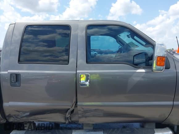 ✅ 2009 Ford F-250 XL • VIN: 1FTSW21519EB01299 • Lot: 42491327. Wystawiony na IAAI z przebiegiem 235 705 mil. Bezpłatny archiwum sprzedaży aukcyjnych z USA i szczegółowy raport historii pojazdu na DreamBid. Zdjęcie 13.